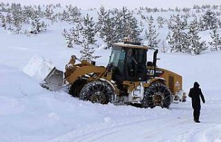 Erzincan’da kar ve tipiden 63 köy yolu ulaşıma...