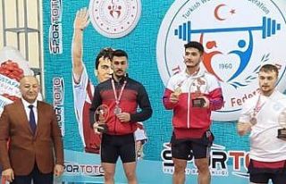 Erzincanlı halterci Türkiye ikincisi oldu
