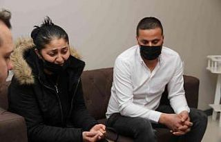 Eşini ve kızını bıçaklayanı engellemek isterken...