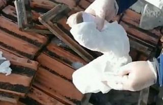 Esrarı çatıdaki kiremitler altına zulalayan uyuşturucu...