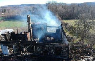 Evi yanan aile yardım bekliyor