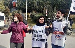 Fabrikada işçilerinden halaylı eylem