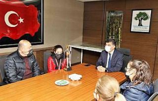 Fadıloğlu, milli satranççıları ağırladı