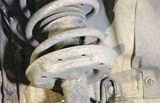 Fethiye’de otomobilin motoruna sıkışan kediyi...