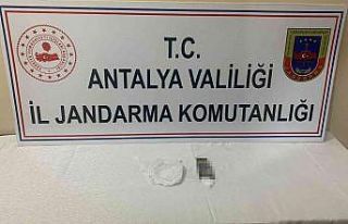 Finike’de jandarmadan uyuşturucu operasyonu