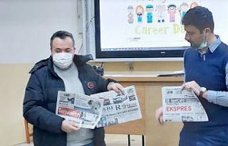 Gazeteci Tuna İşleyen, öğrencilere mesleğini...