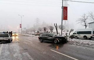 Gaziantep’te zincirleme kazalar trafiği felç etti