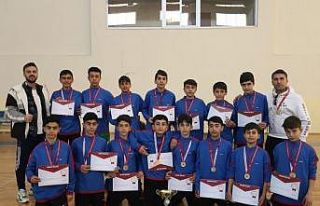 Genç hentbol takımı yarı finale yükseldi