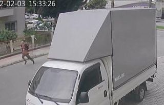 Genç kız kapkaççının peşinden koştu ama yetişemedi