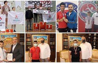 Genç sporcular başarılarıyla göz kamaştırıyor