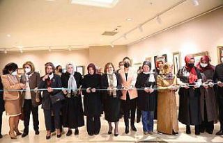 Gençlerin hazırladığı sergi ve tiyatro oyunu...