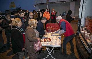 Gezici araçlarla dağıtılan çorba, vatandaşın...