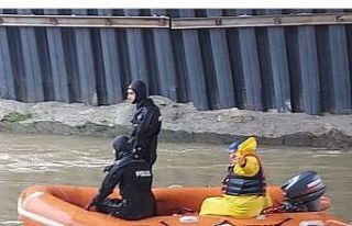 Girdiği nehirden çıkamayan adamı bulmak için...