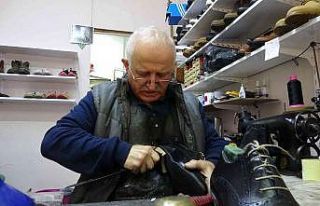 Giresunlu ayakkabı ustası fabrika üretimine karşın...