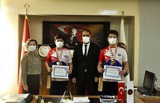 GKV Özel Ortaokulu yıldız kulaçları madalyaları...