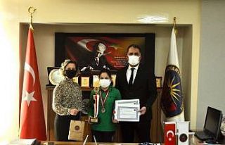 GKV’li Beren Kalyoncu satrançta Türkiye ikincisi