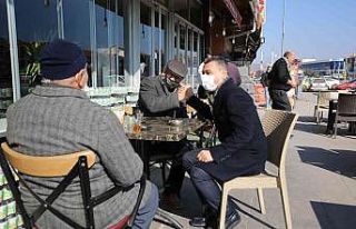 Gölbaşı Belediye Başkanı Ramazan Şimşek, esnafla...