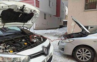 Göle eksi 26 ile buz tuttu, araçlar çalışmadı