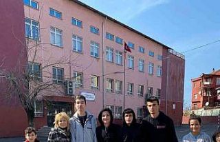 Gönüllüler kandil simidi ve ekmek dağıttı