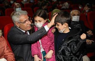 Güder, yetim çocuklara sinema keyfi yaşattı