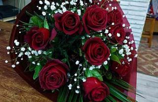 Gülün dalı 30 TL oldu: Sevgililere gününü pahalılık...