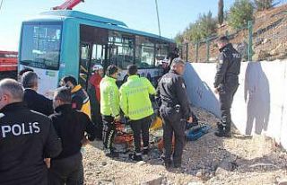 Halk otobüsü AFAD aracı ile çarpıştı: 1 ölü,...