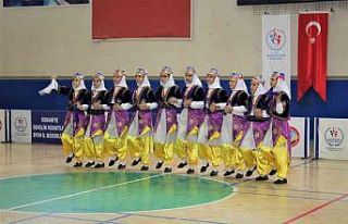 Halk oyunlarında Şehit Harun Saltalı Orta Okulu...