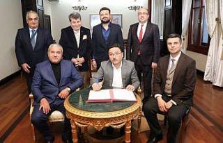 Hayırsever iş adamı Sandıklı’ya Aile Sağlı...