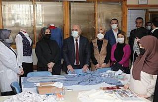 Hem meslek öğreniyorlar hem de gelir elde ediyorlar