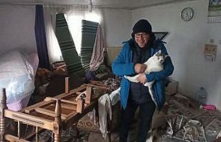 Hırsızlar evin kapılarını söküp götürdü