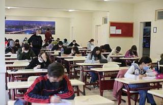 İhlas’a Geçiş Bursluluk Sınavı yoğun katılımla...