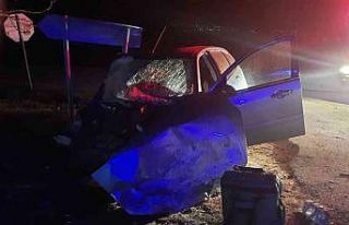 İki araç kafa kafaya çarpıştı: 1 ölü, 1 yaralı