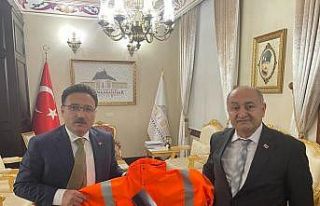 İl Özel İdaresi karla mücadele ekiplerine kıyafet...