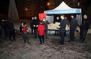 İpekyolu Belediyesinden kandil simidi dağıtımı