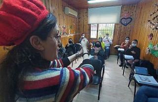 İşaret dili kursuyla engeller kalkıyor