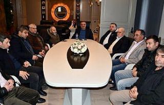 İscehisar Belediye Başkanı Ahmet Şahin muhtarlar...