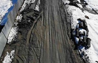 İSKİ çalışması sonrasında cadde çamur havuzuna...