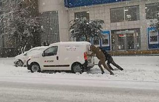 Isparta’da kar kalınlığı 30 santimetreyi geçti,...