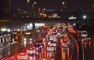 İstanbul güne yağmurla uyandı