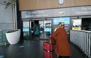 İstanbul Havalimanı’na girişte bilet kontrolü...