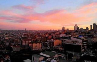 İstanbul’da gökyüzü kızıla büründü