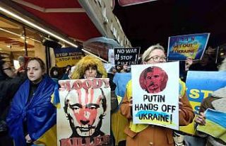 İstanbul’da Ukraynalılardan Rusya Başkonsolosluğu...