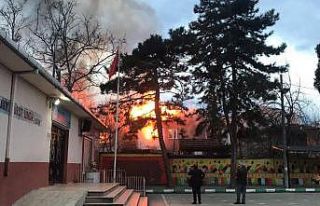 İtfaiye erlerinin ölümden döndüğü anlar kamerada