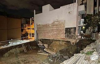 İzmir’de bir inşaatın temel kazısı esnasında...