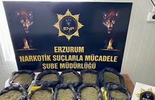 İzne çıkan uzman çavuş valiz içine sakladığı...