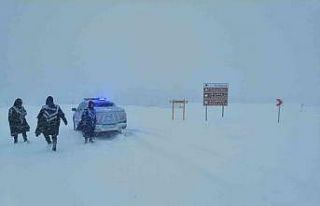 Jandarma, 412 devriyeden oluşan 897 personel ile...