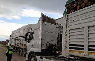 Jandarma seyir halinde cep telefonu kullanan sürücülere...