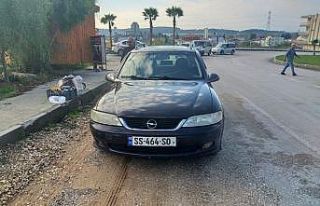 Jandarma tarafından gümrük süresi dolan 8 araca...