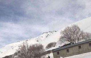 Jandarma ve sağlık ekipleri ayağı kırılan vatandaş...