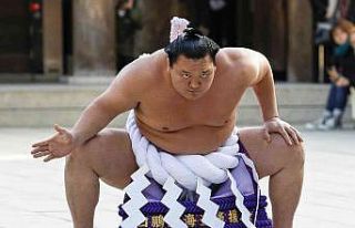 Japonya’da sumo güreşi turnuvasında Covid-19...